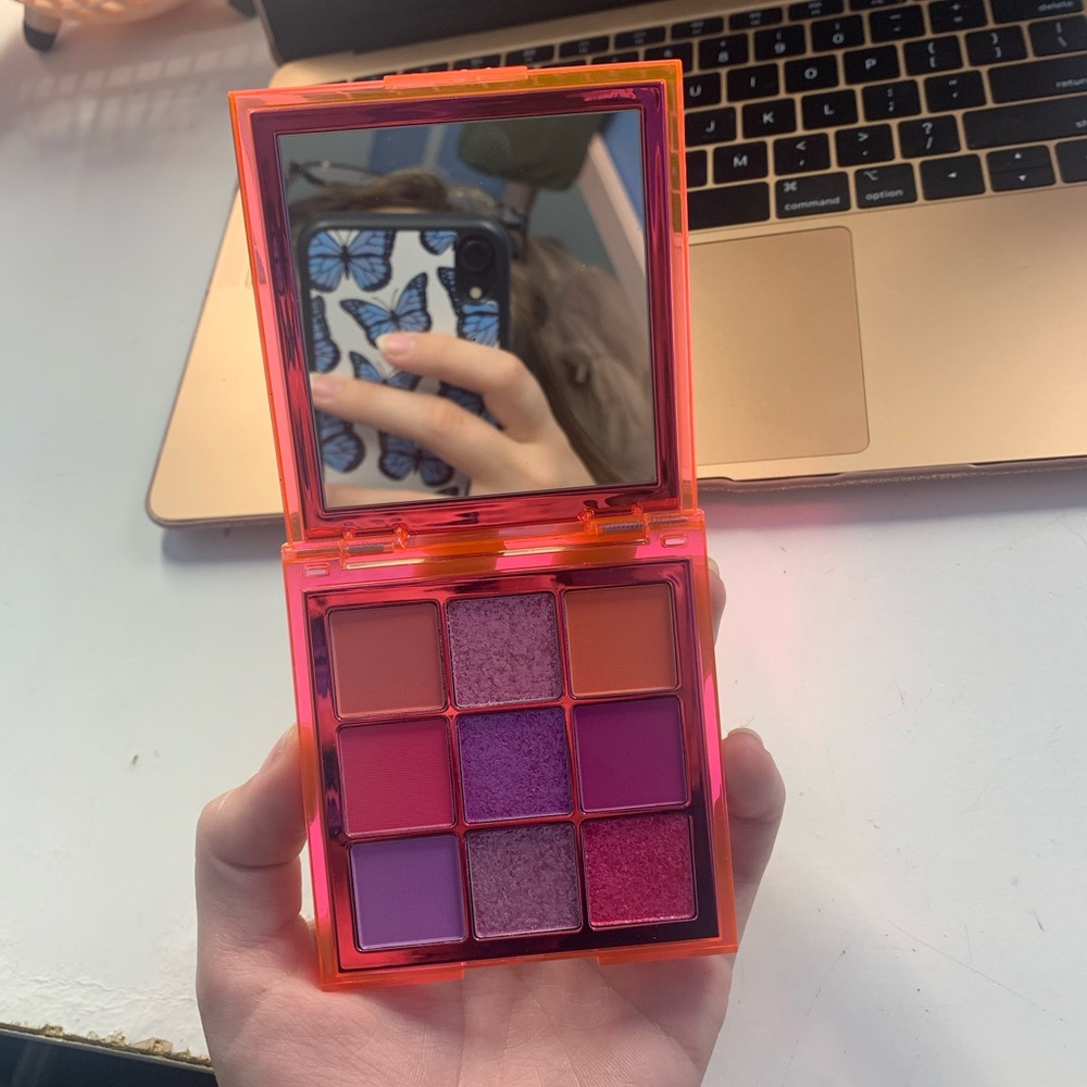 Neon pink Huda Beauty palette